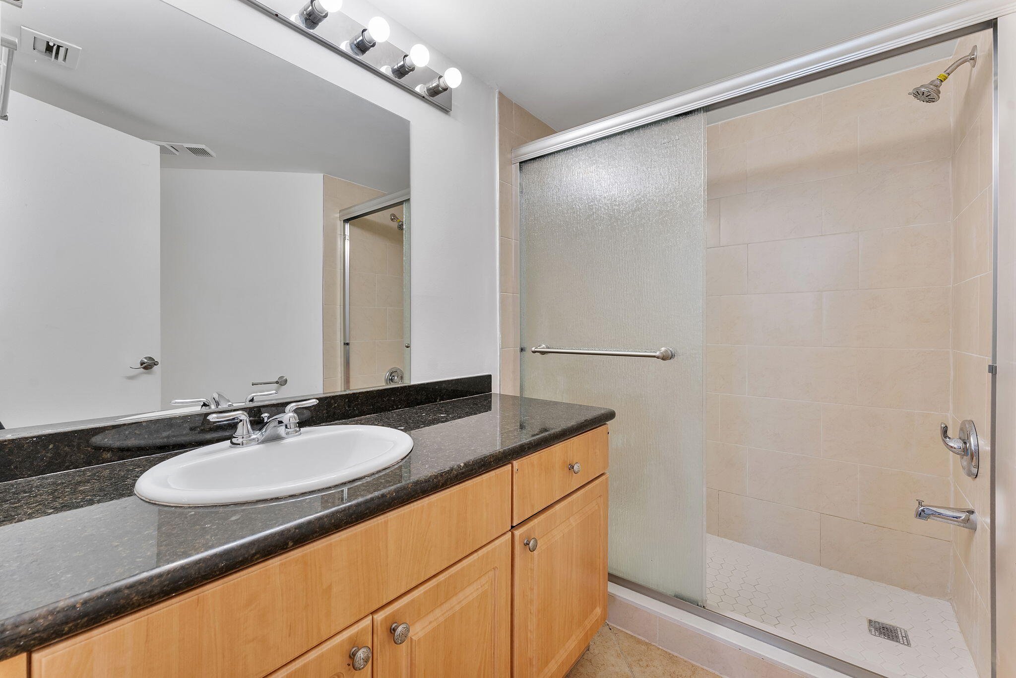 212 Lake Pointe #302, Oakland Park FL 33309