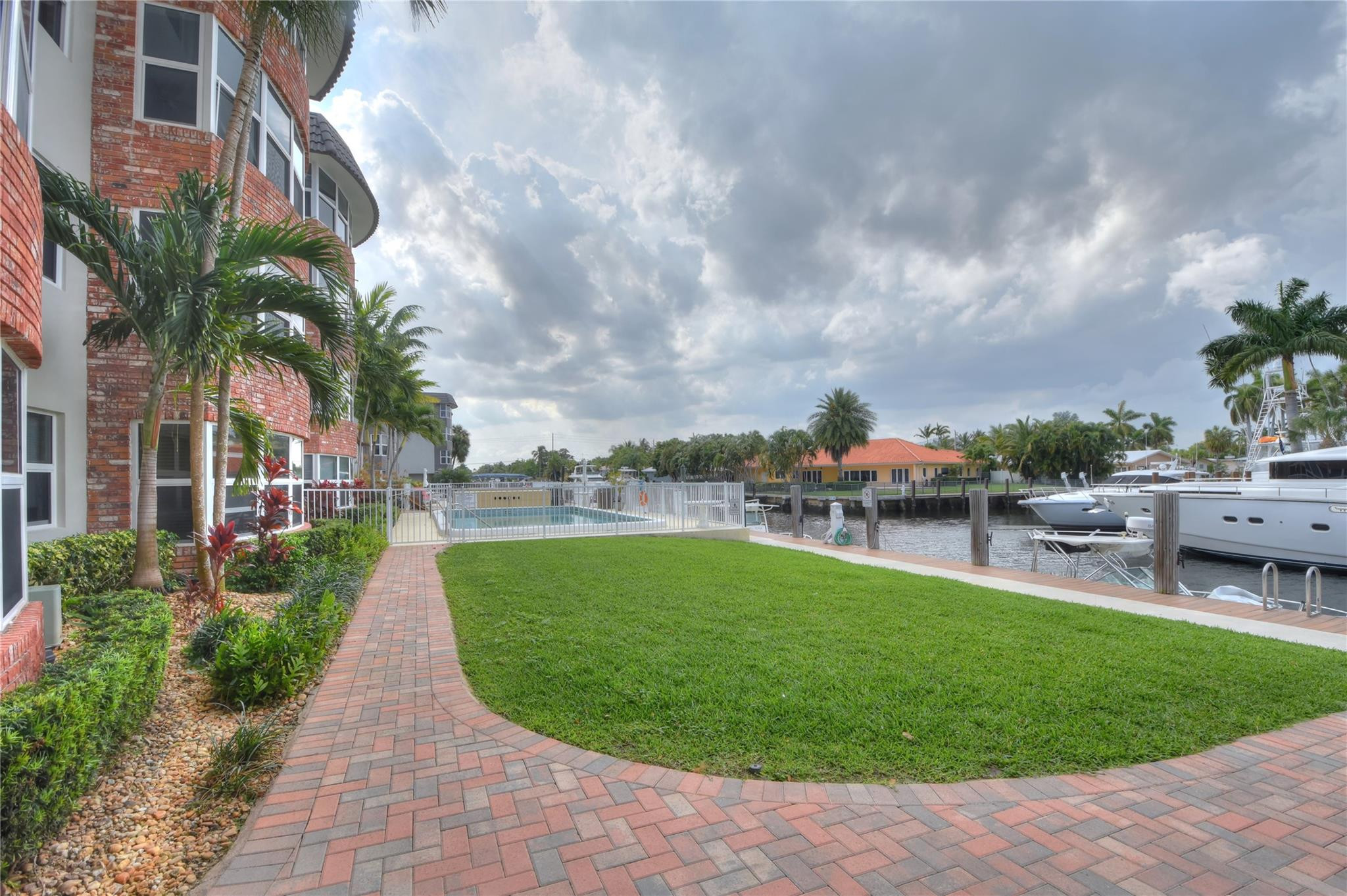 3111 NE 51st #405c, Fort Lauderdale FL 33308