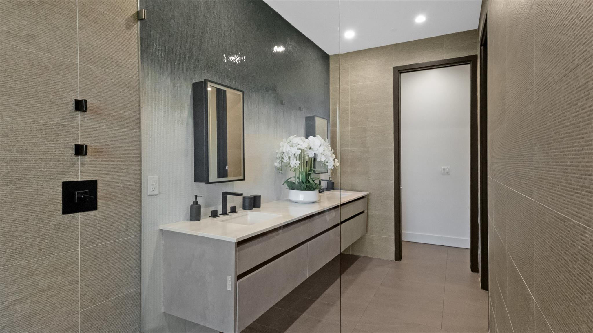 823 Ponce De Leon, Fort Lauderdale FL 33316