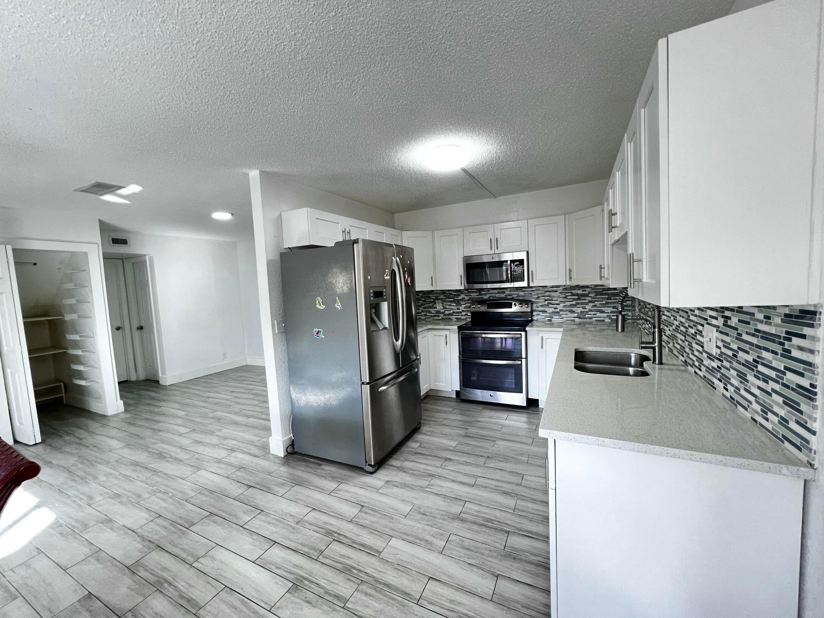 295 Woodland, Palm Springs FL 33461