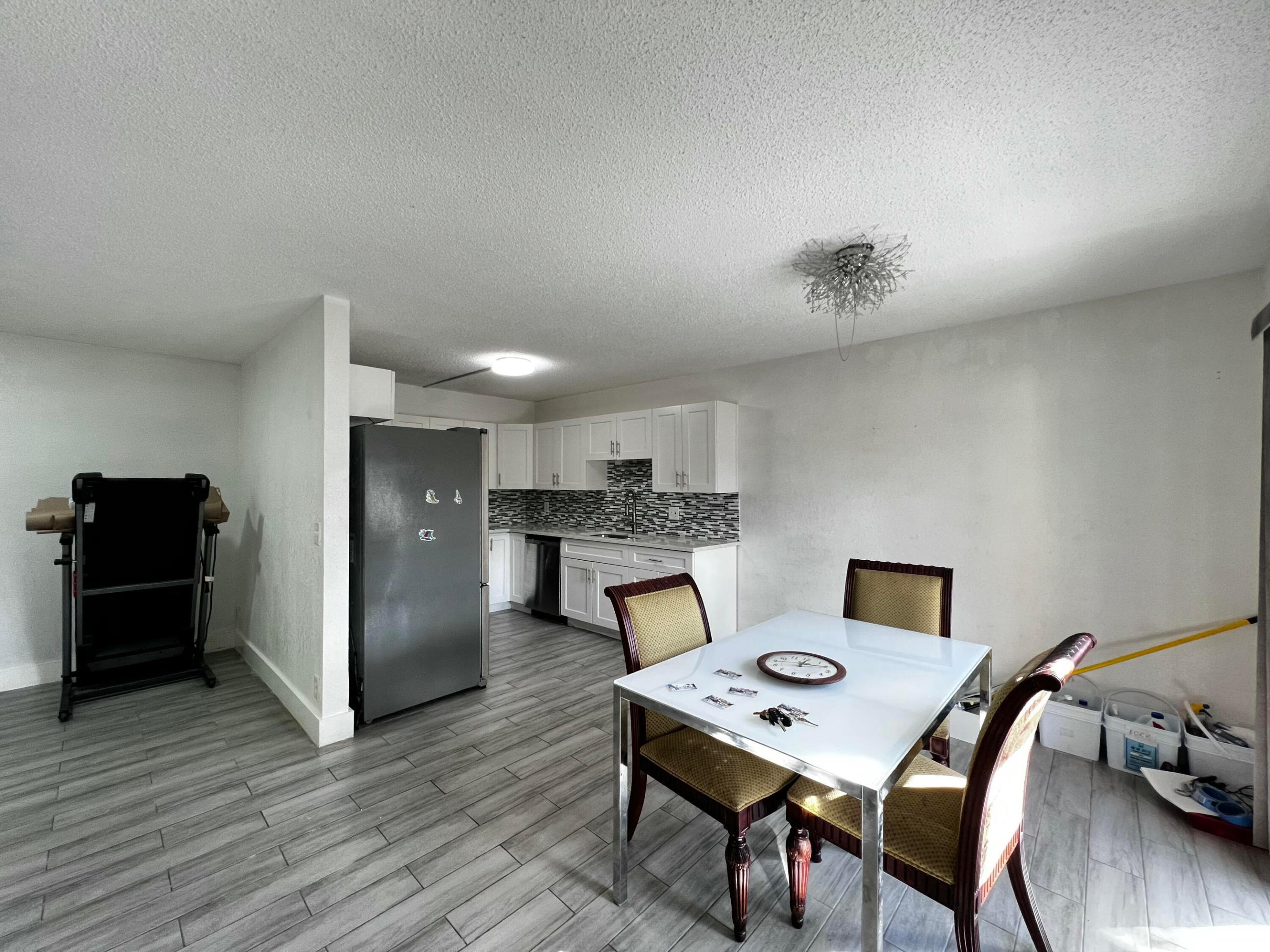 295 Woodland, Palm Springs FL 33461
