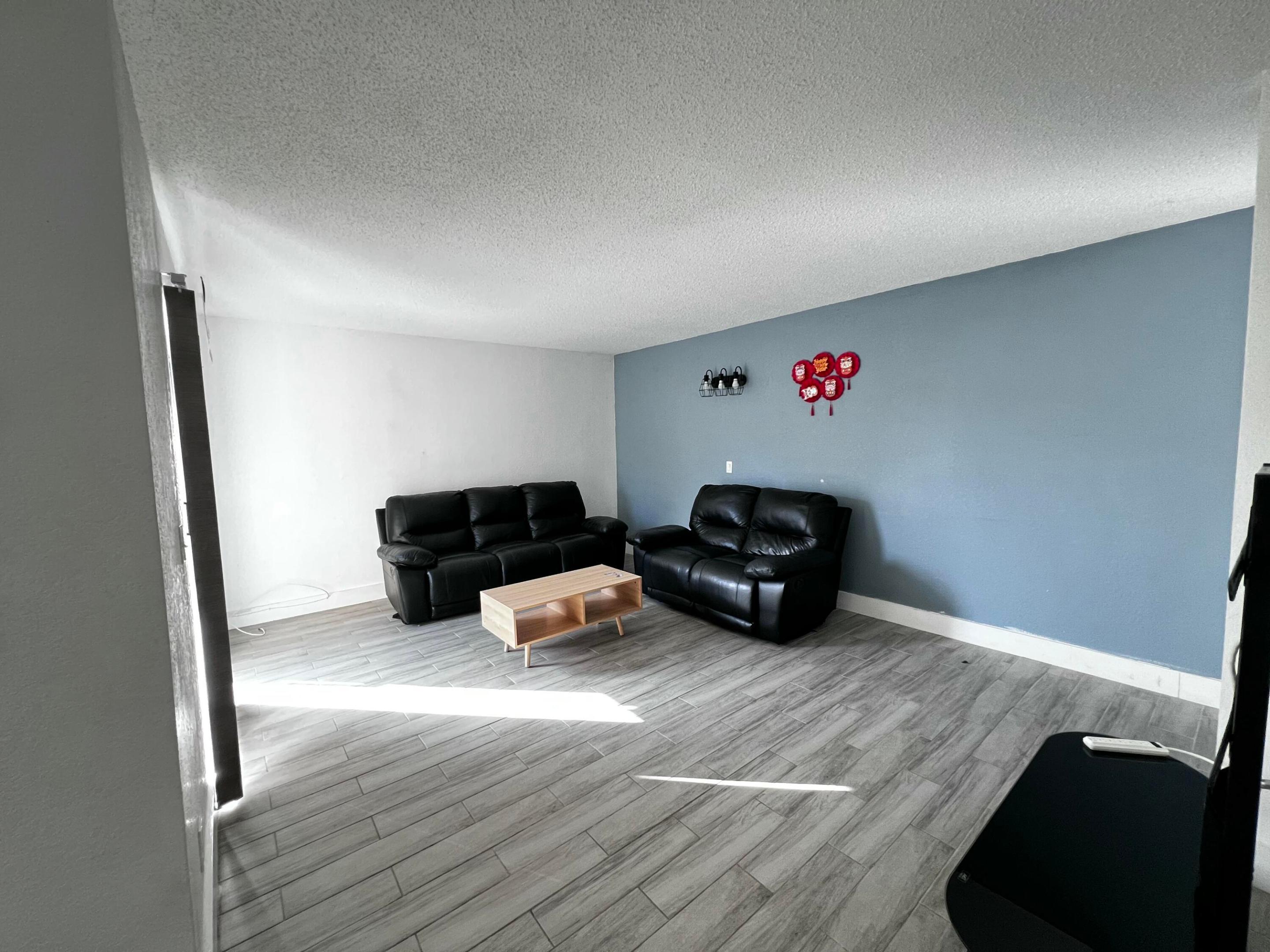 295 Woodland, Palm Springs FL 33461