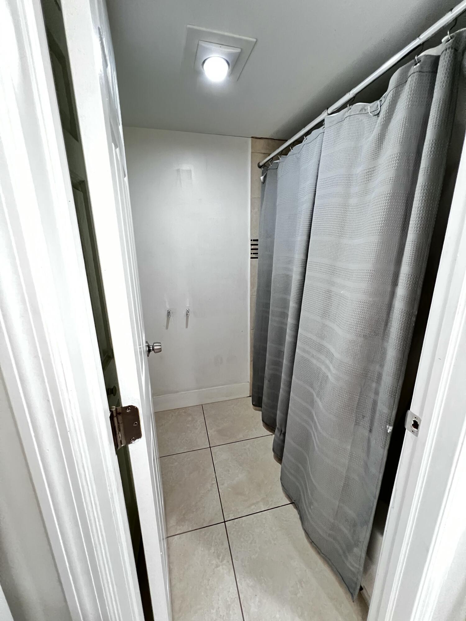 295 Woodland, Palm Springs FL 33461