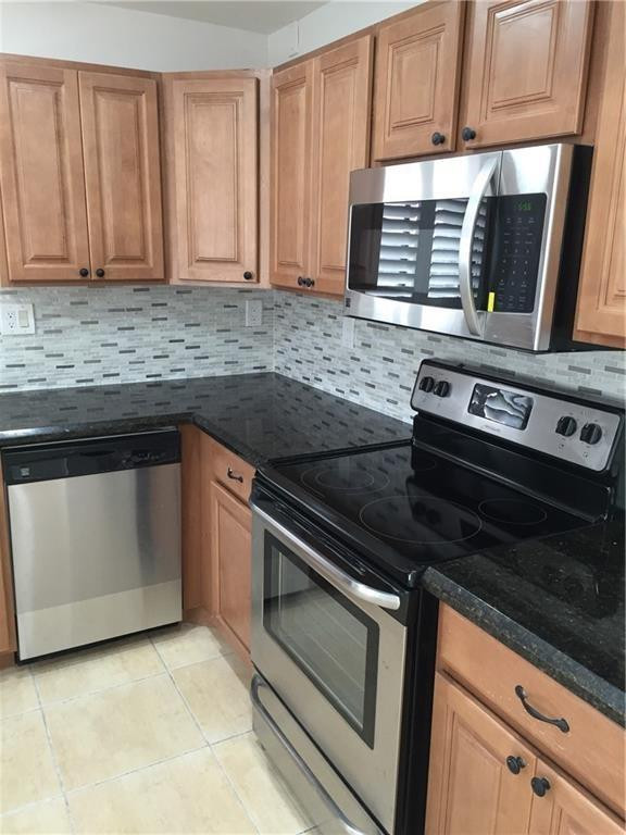 331 Lakeview #201, Weston FL 33326
