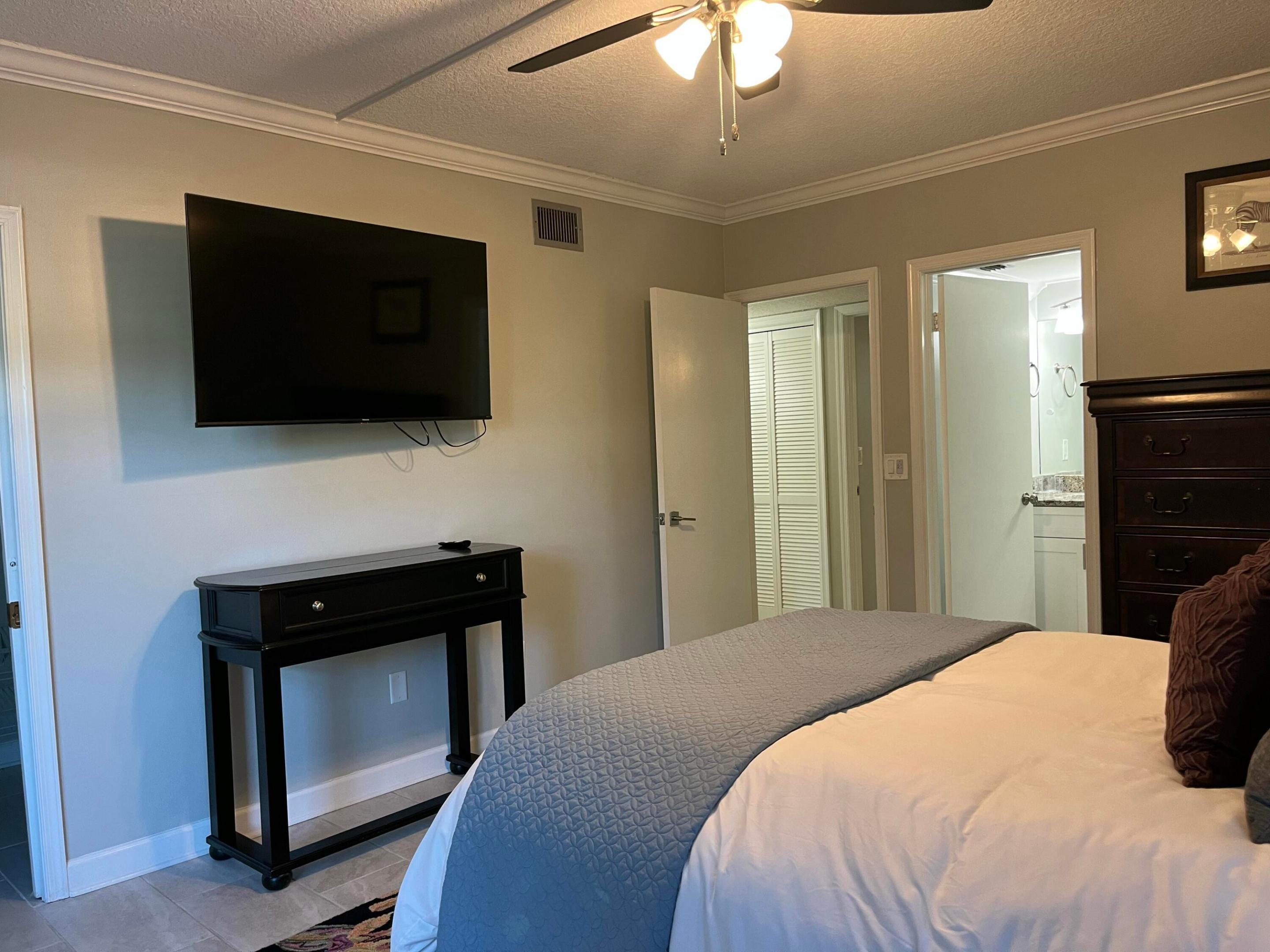 13329 Polo Club #104, Wellington FL 33414