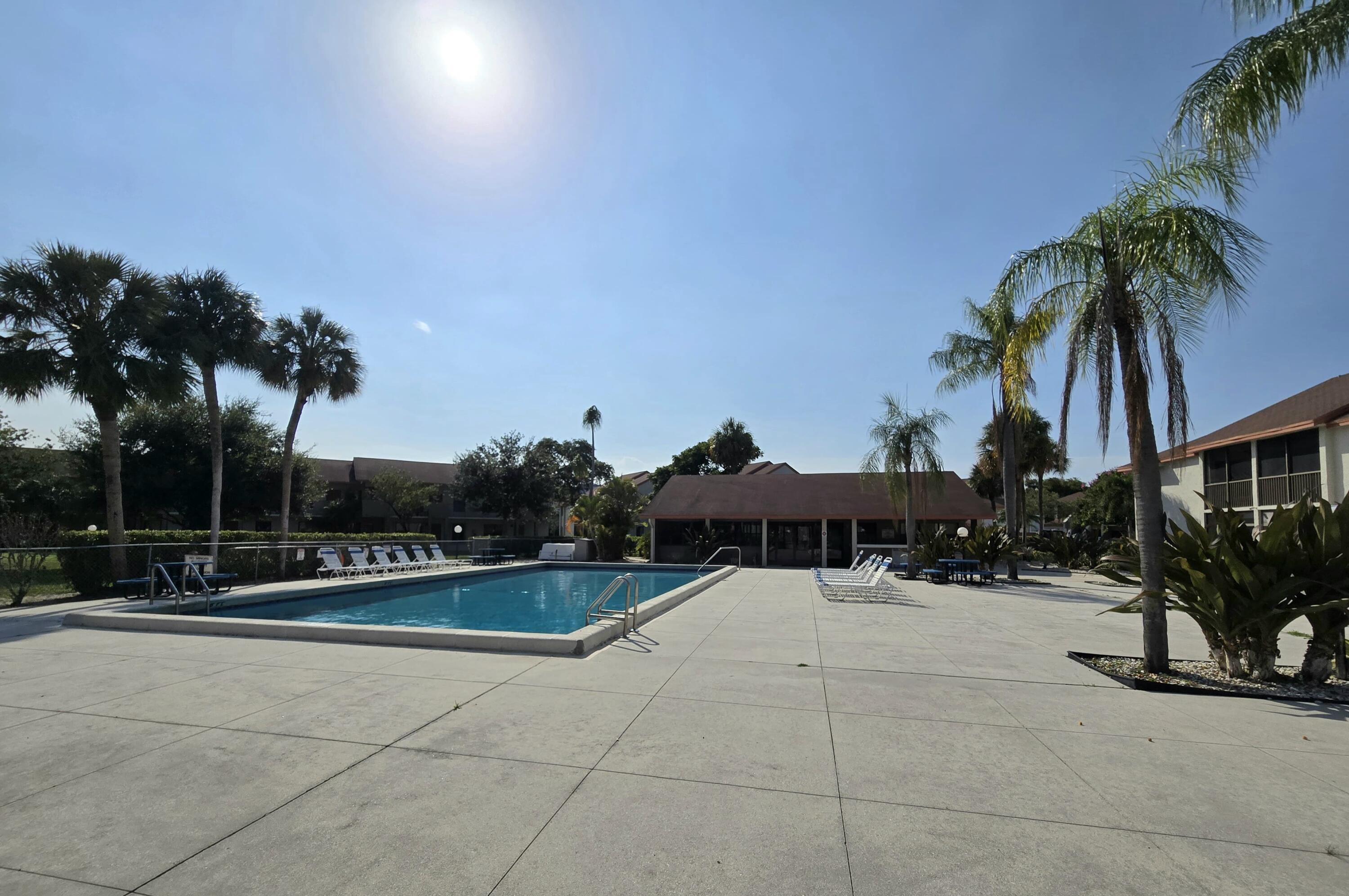 5577 Courtyard, Margate FL 33063