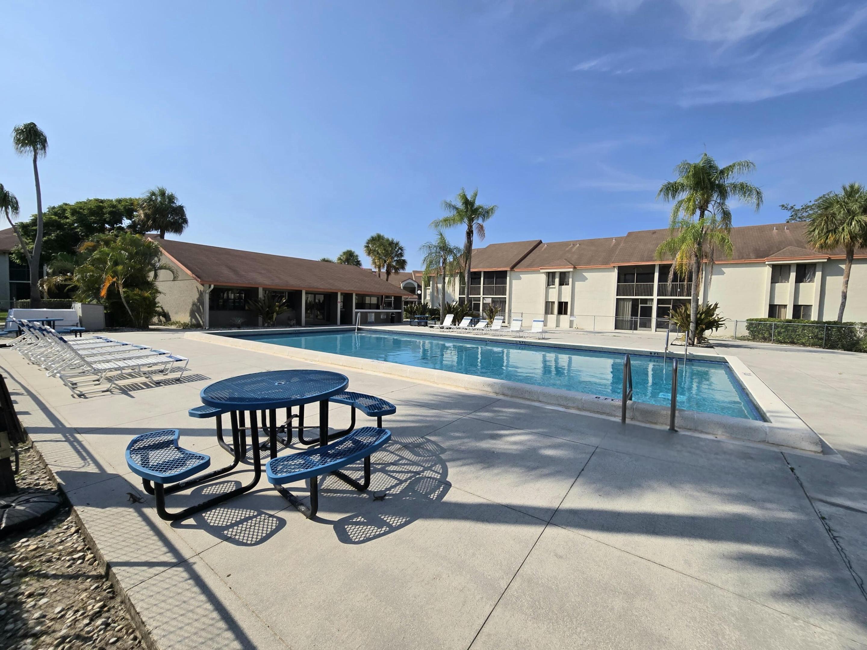 5577 Courtyard, Margate FL 33063