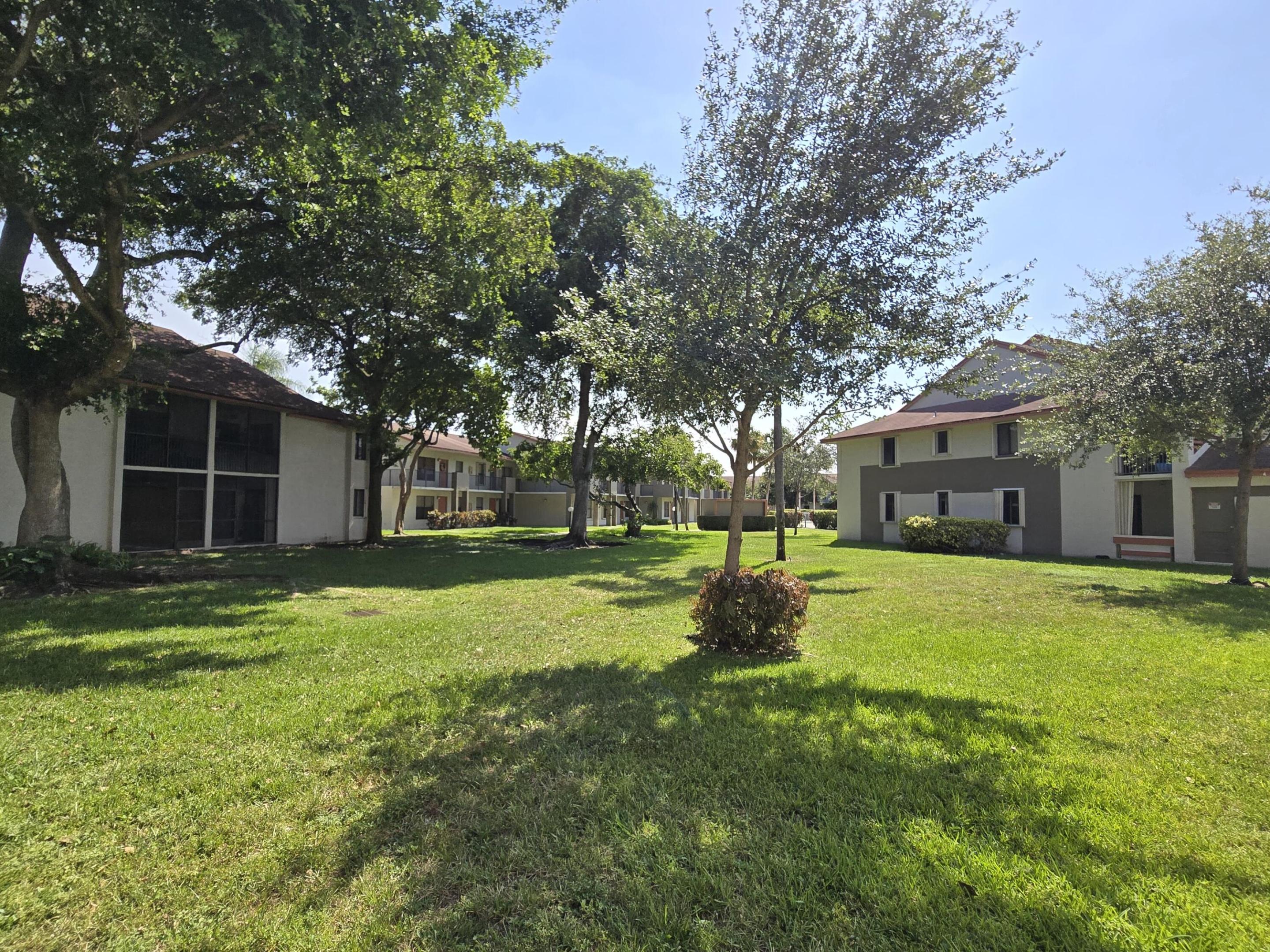5577 Courtyard, Margate FL 33063