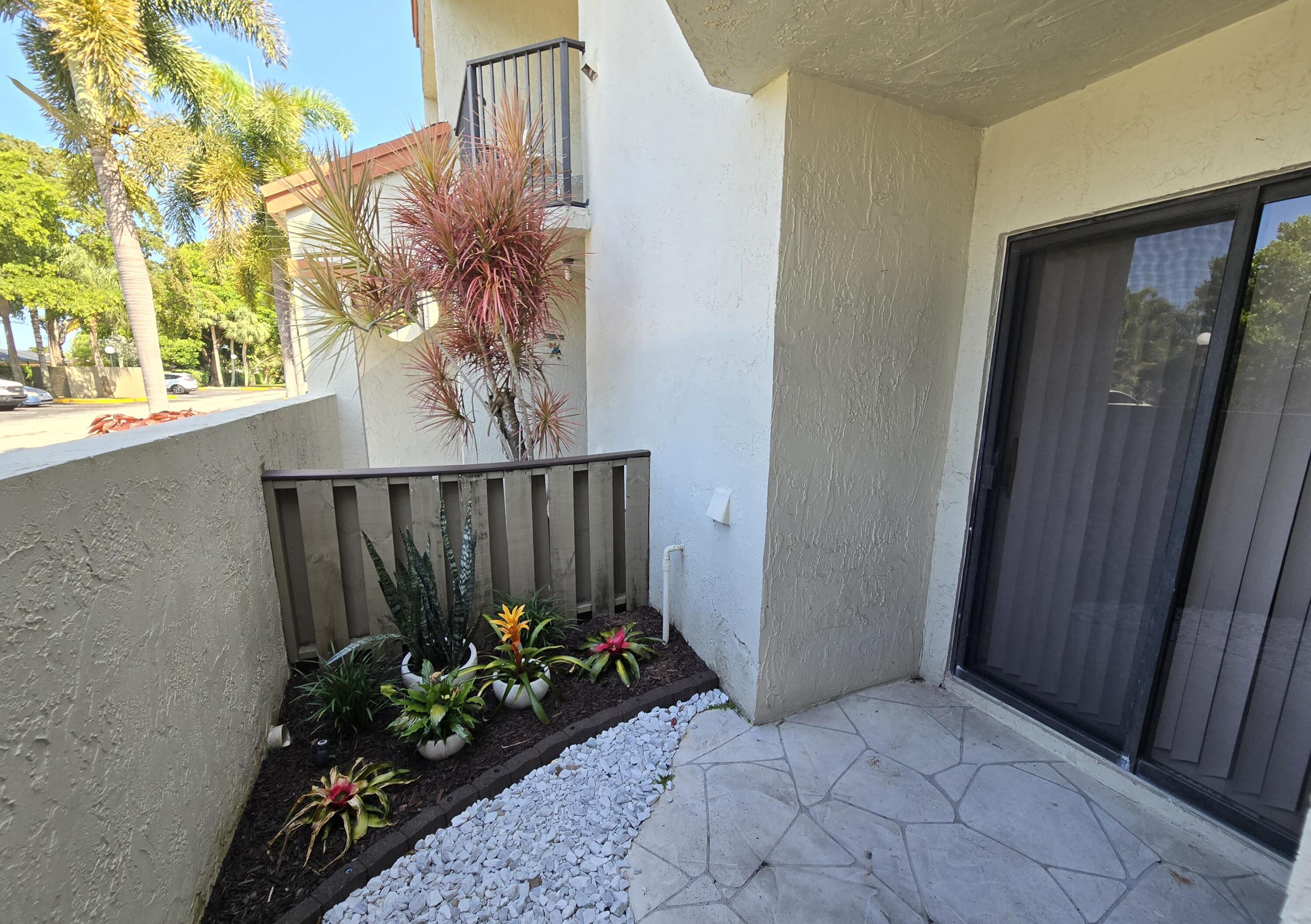 5577 Courtyard, Margate FL 33063