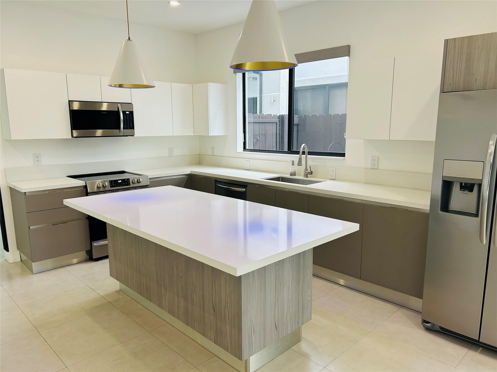 310 SW 9th #1, Fort Lauderdale FL 33315