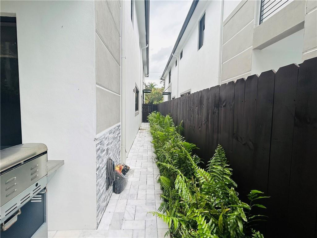 310 SW 9th #1, Fort Lauderdale FL 33315