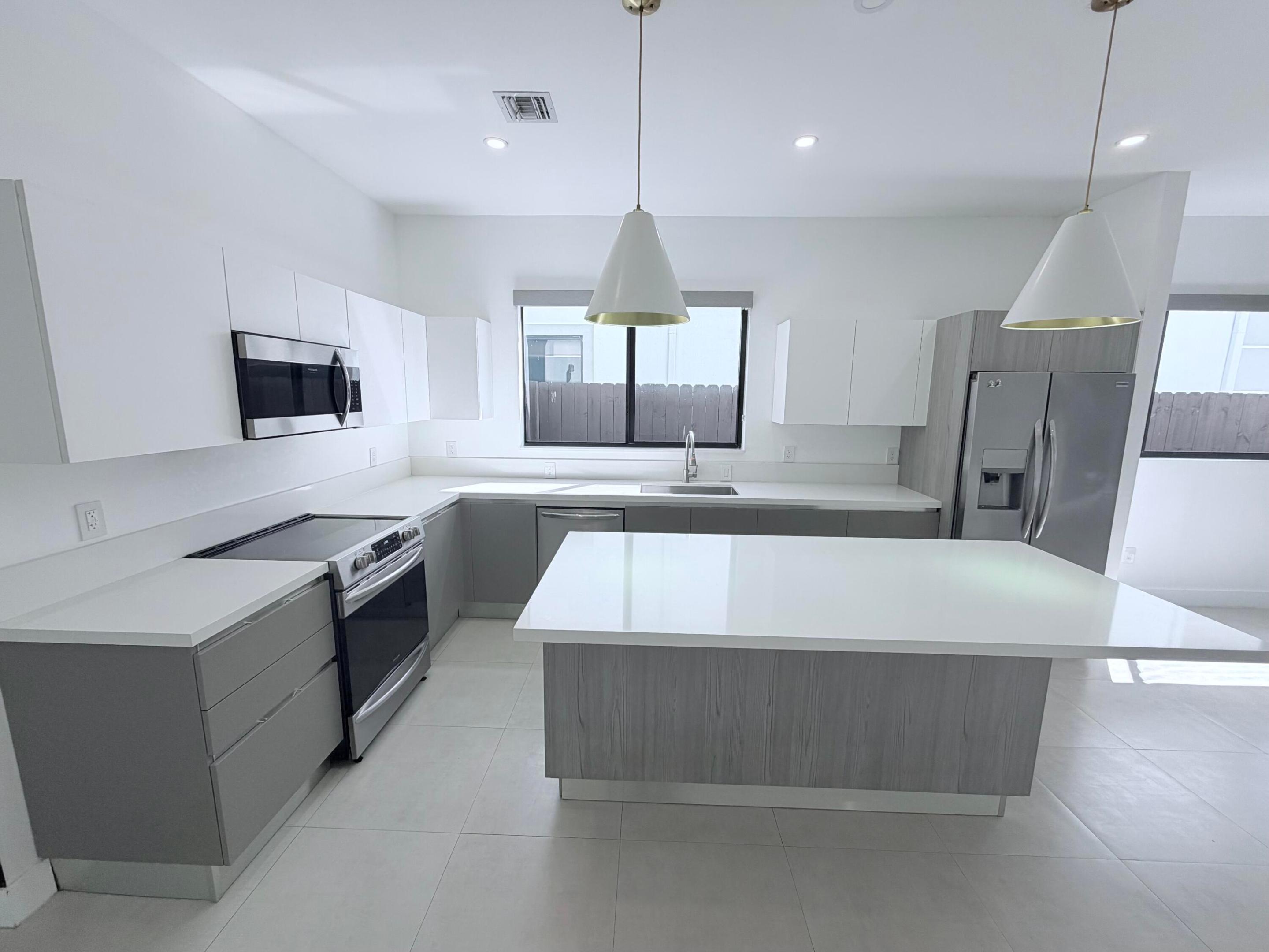 310 SW 9th #1, Fort Lauderdale FL 33315