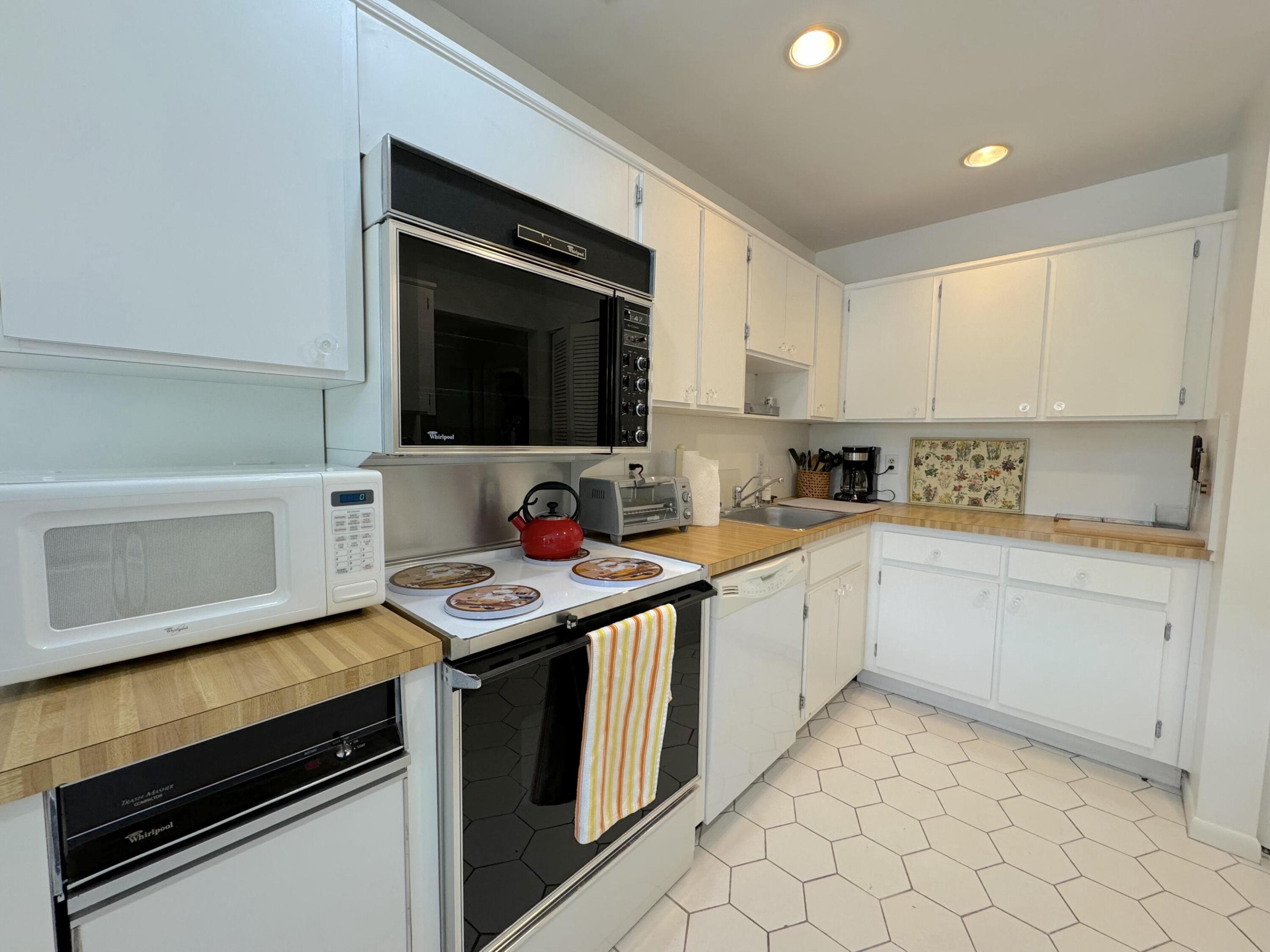 9 Stratford #B, Boynton Beach FL 33436