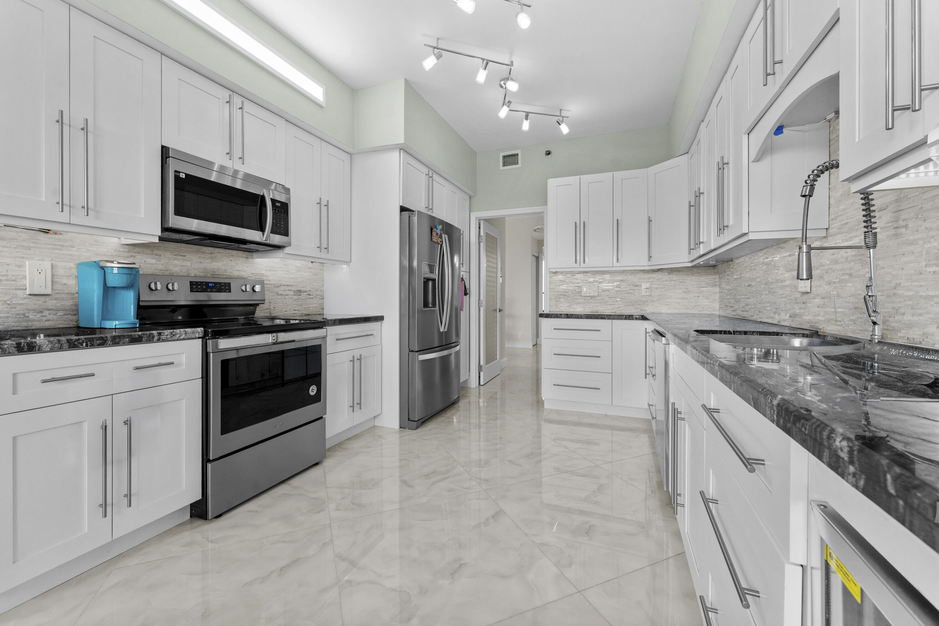 7578 Regency Lake #802, Boca Raton FL 33433