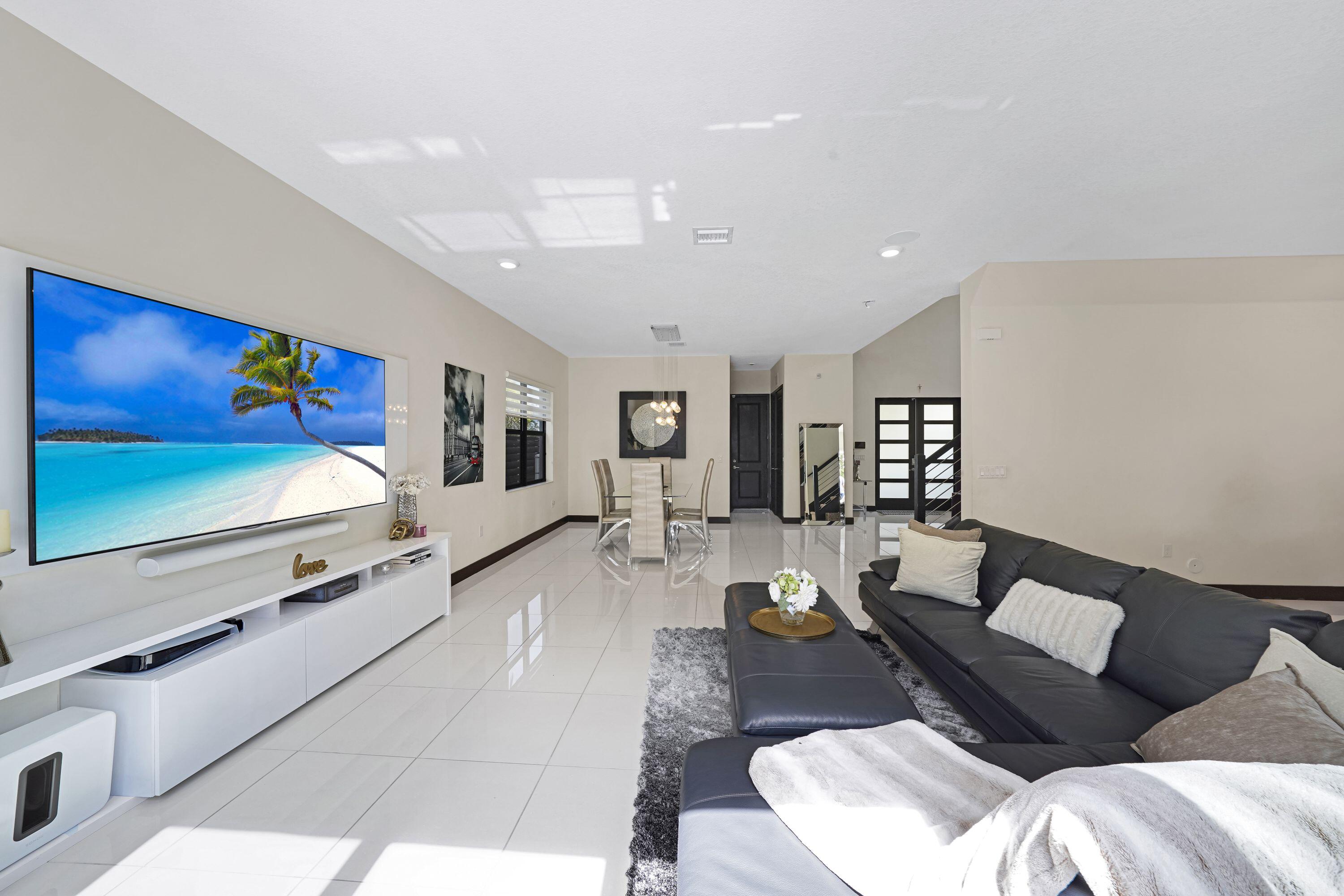 15451 NW 88th, Miami Lakes FL 33018