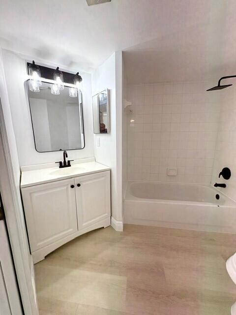 100 Crestwood #108, Royal Palm Beach FL 33411