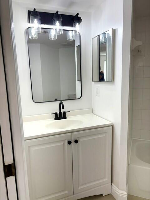 100 Crestwood #108, Royal Palm Beach FL 33411