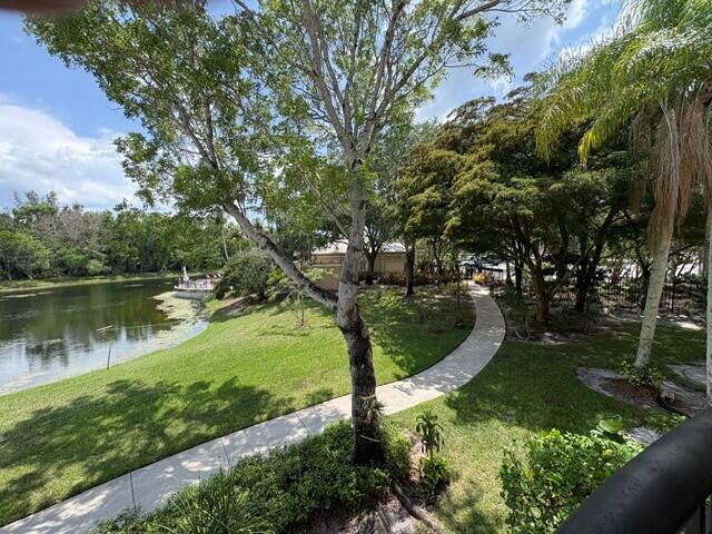 100 Crestwood #108, Royal Palm Beach FL 33411