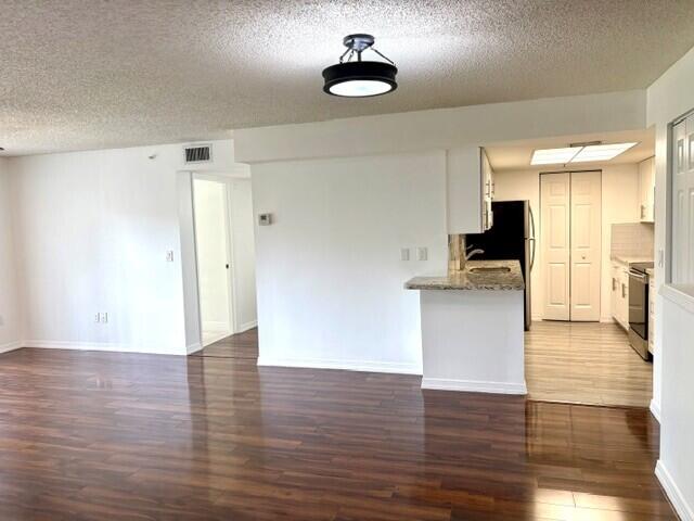 100 Crestwood #108, Royal Palm Beach FL 33411