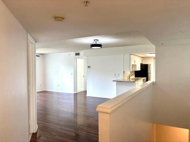 100 Crestwood #108, Royal Palm Beach FL 33411