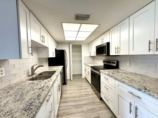 100 Crestwood #108, Royal Palm Beach FL 33411