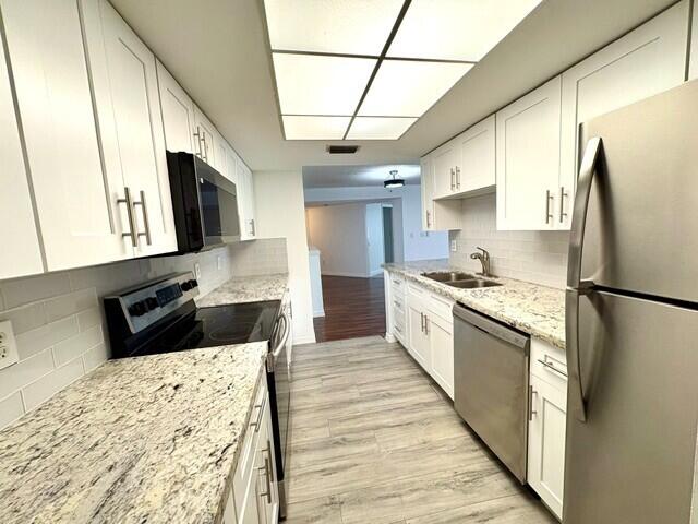 100 Crestwood #108, Royal Palm Beach FL 33411