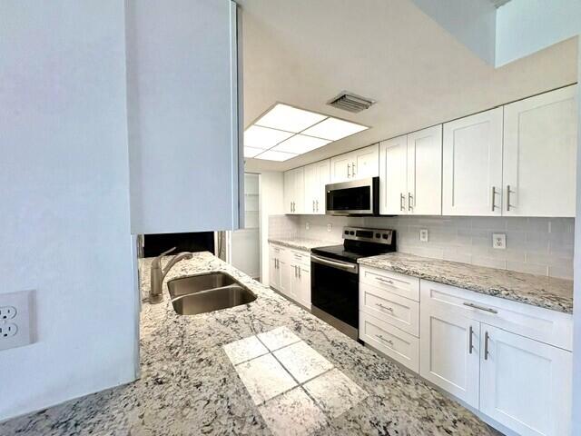 100 Crestwood #108, Royal Palm Beach FL 33411