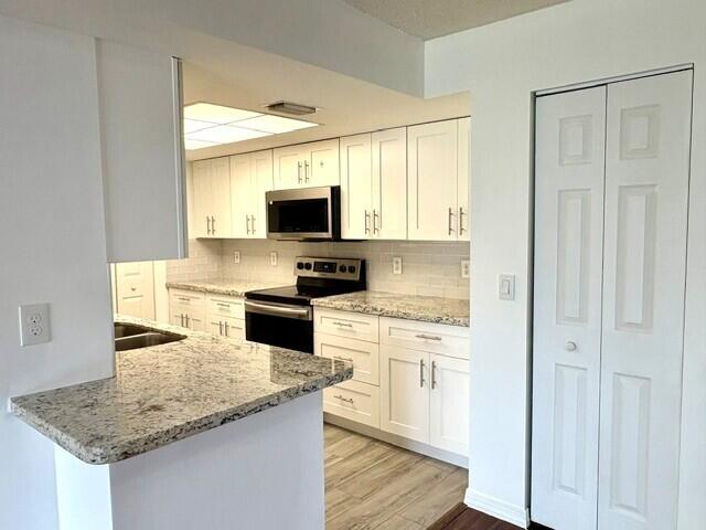 100 Crestwood #108, Royal Palm Beach FL 33411