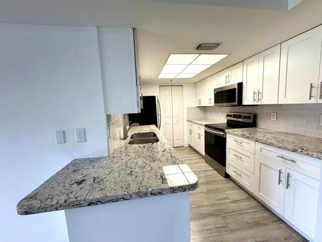 100 Crestwood #108, Royal Palm Beach FL 33411