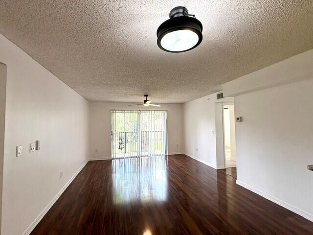 100 Crestwood #108, Royal Palm Beach FL 33411