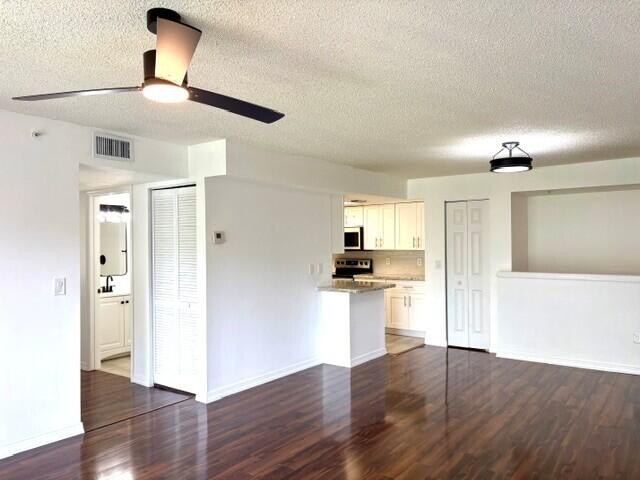 100 Crestwood #108, Royal Palm Beach FL 33411