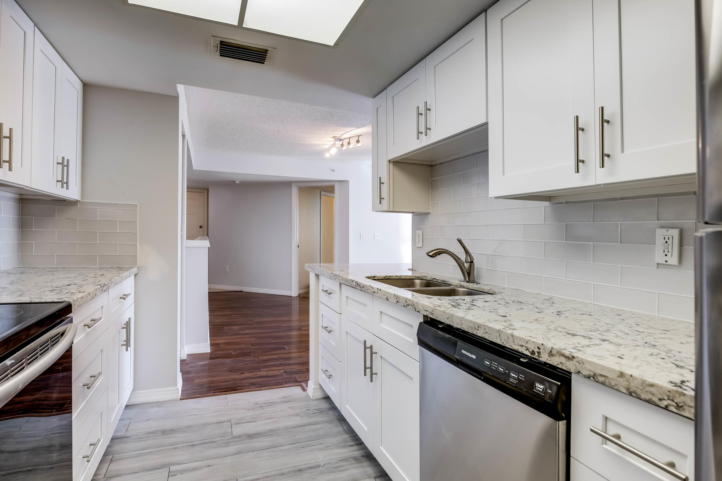 100 Crestwood #108, Royal Palm Beach FL 33411