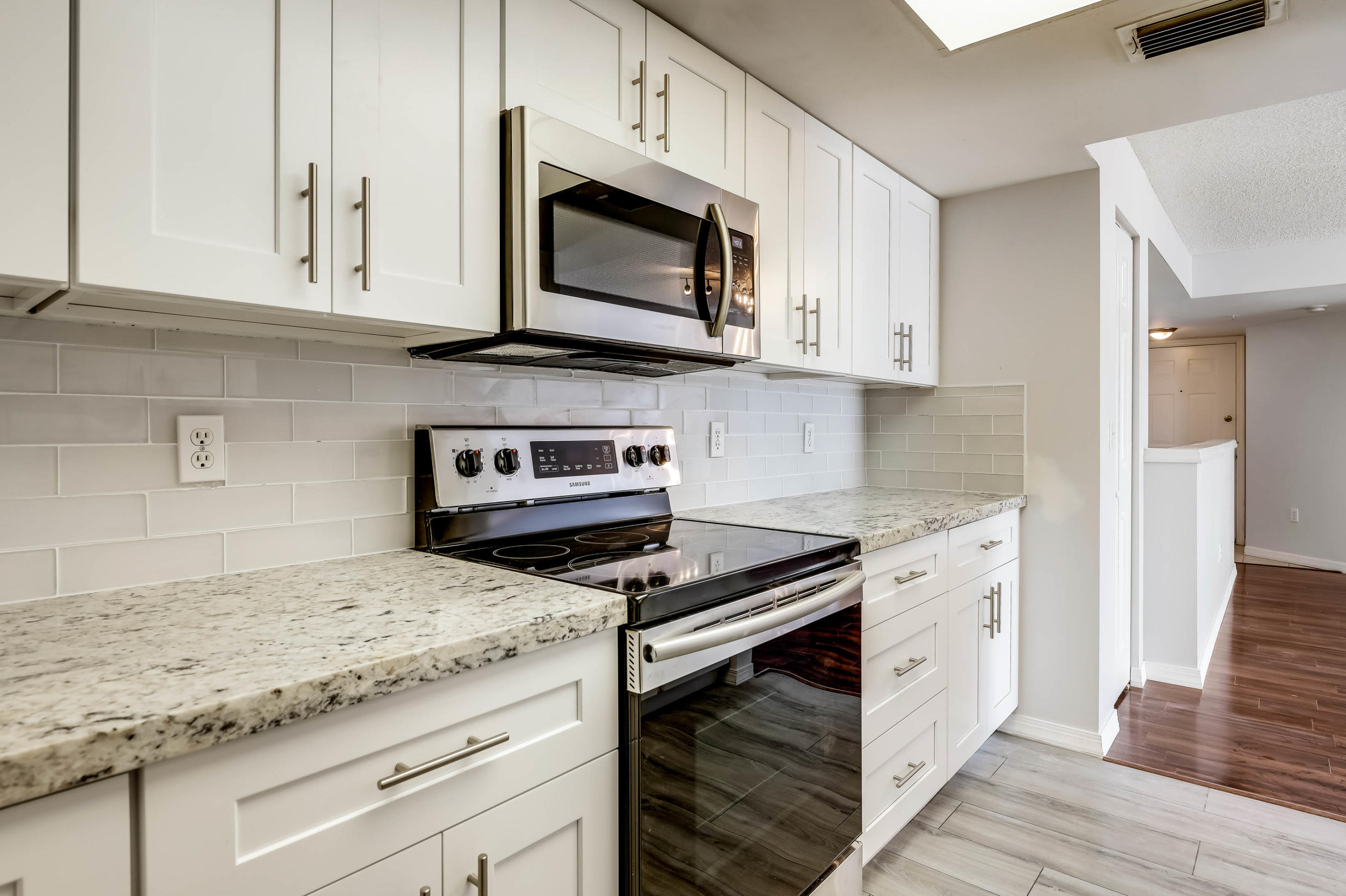 100 Crestwood #108, Royal Palm Beach FL 33411