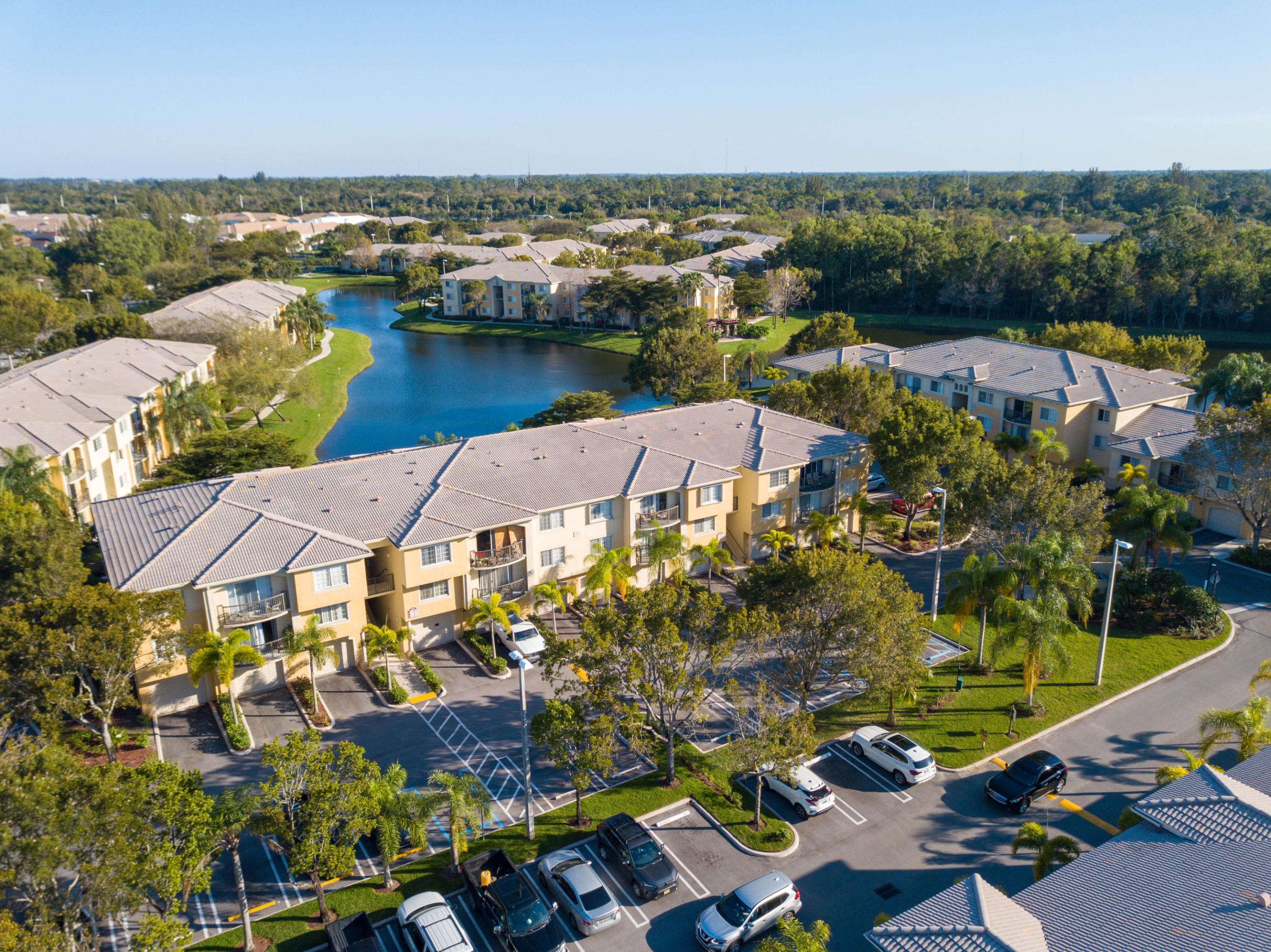 100 Crestwood #108, Royal Palm Beach FL 33411