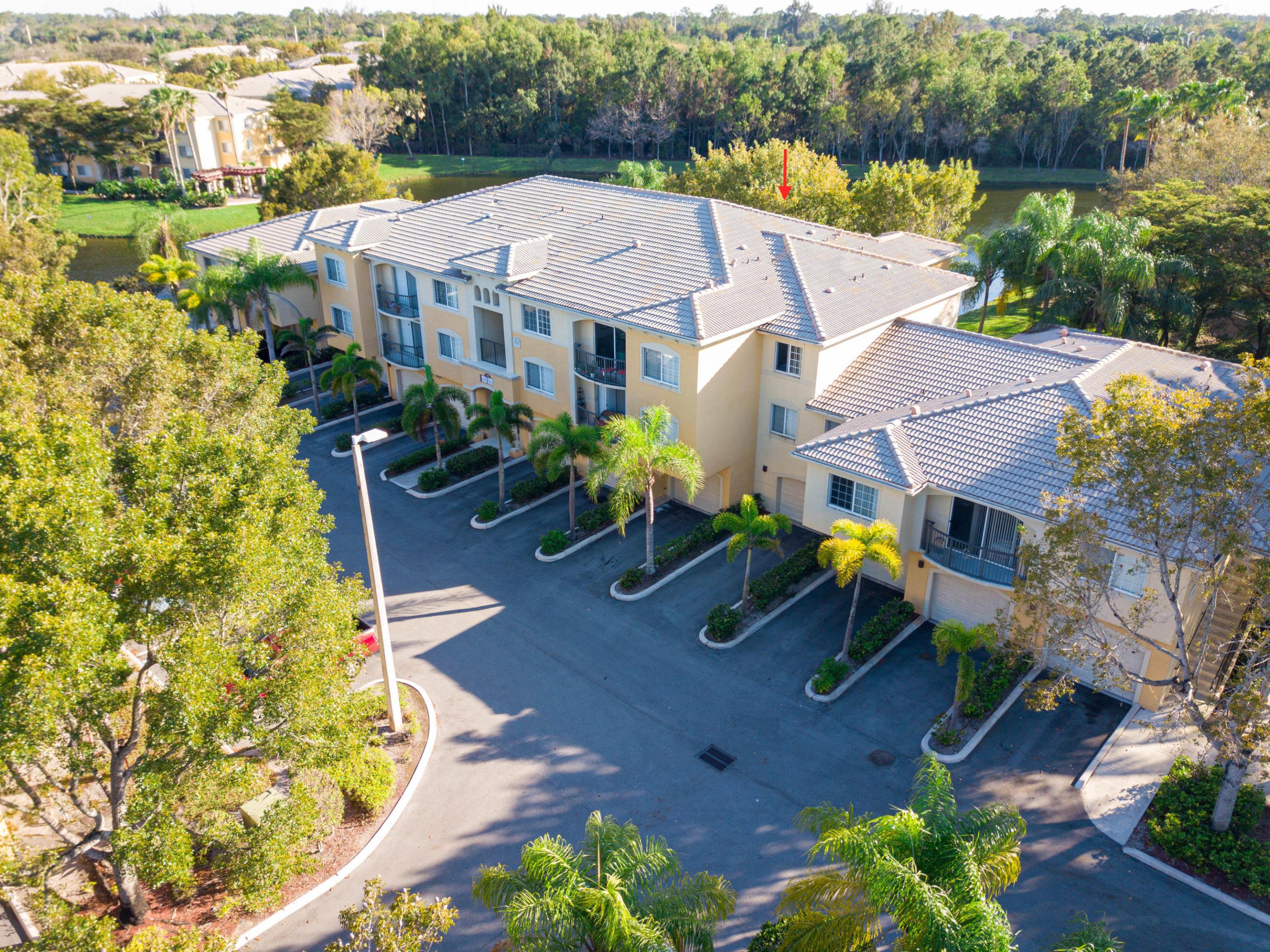 100 Crestwood #108, Royal Palm Beach FL 33411