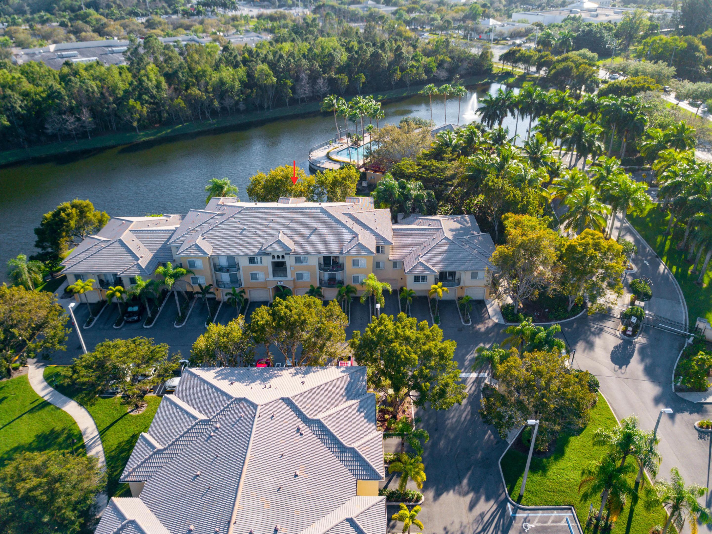100 Crestwood #108, Royal Palm Beach FL 33411