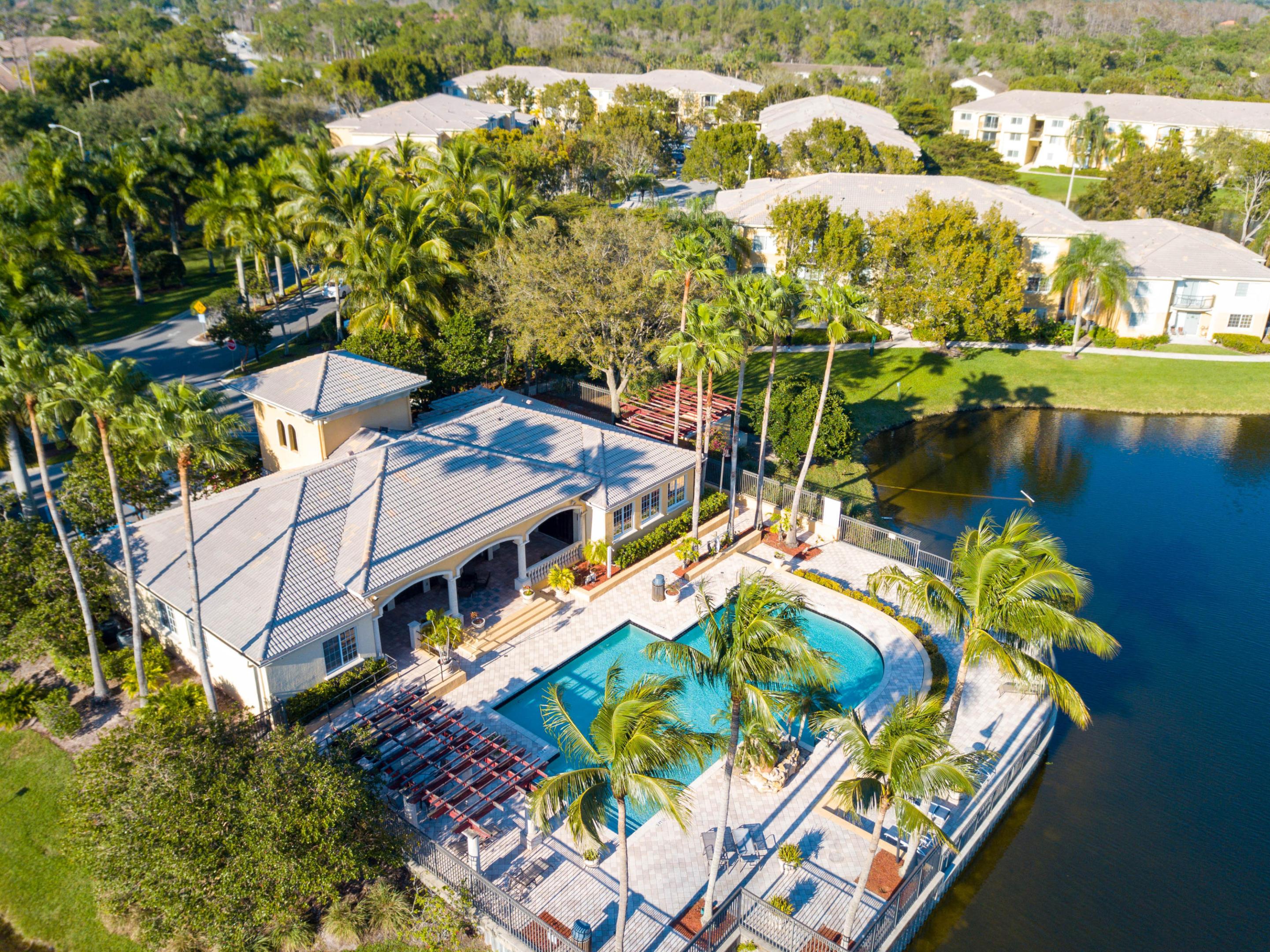 100 Crestwood #108, Royal Palm Beach FL 33411