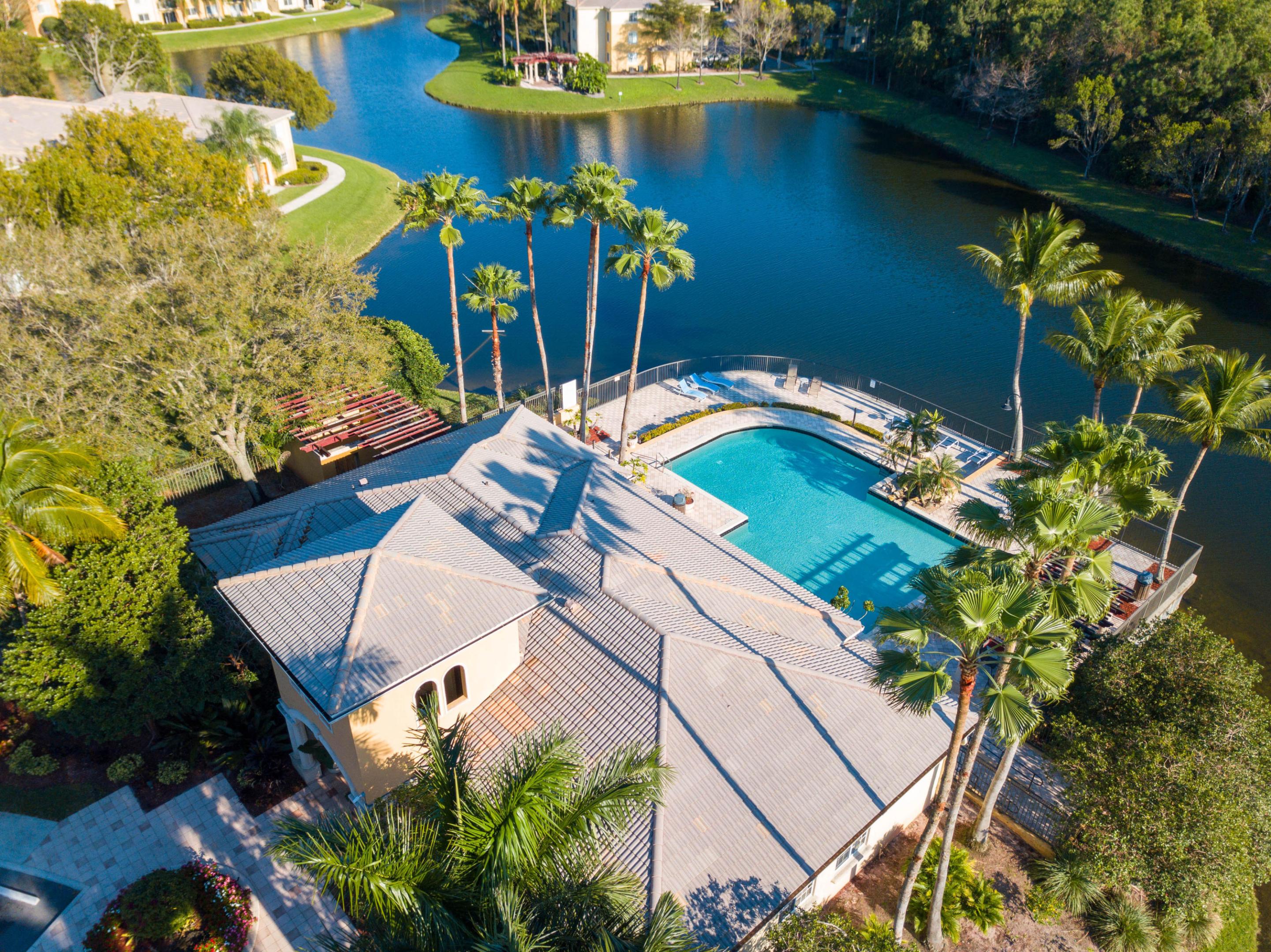 100 Crestwood #108, Royal Palm Beach FL 33411