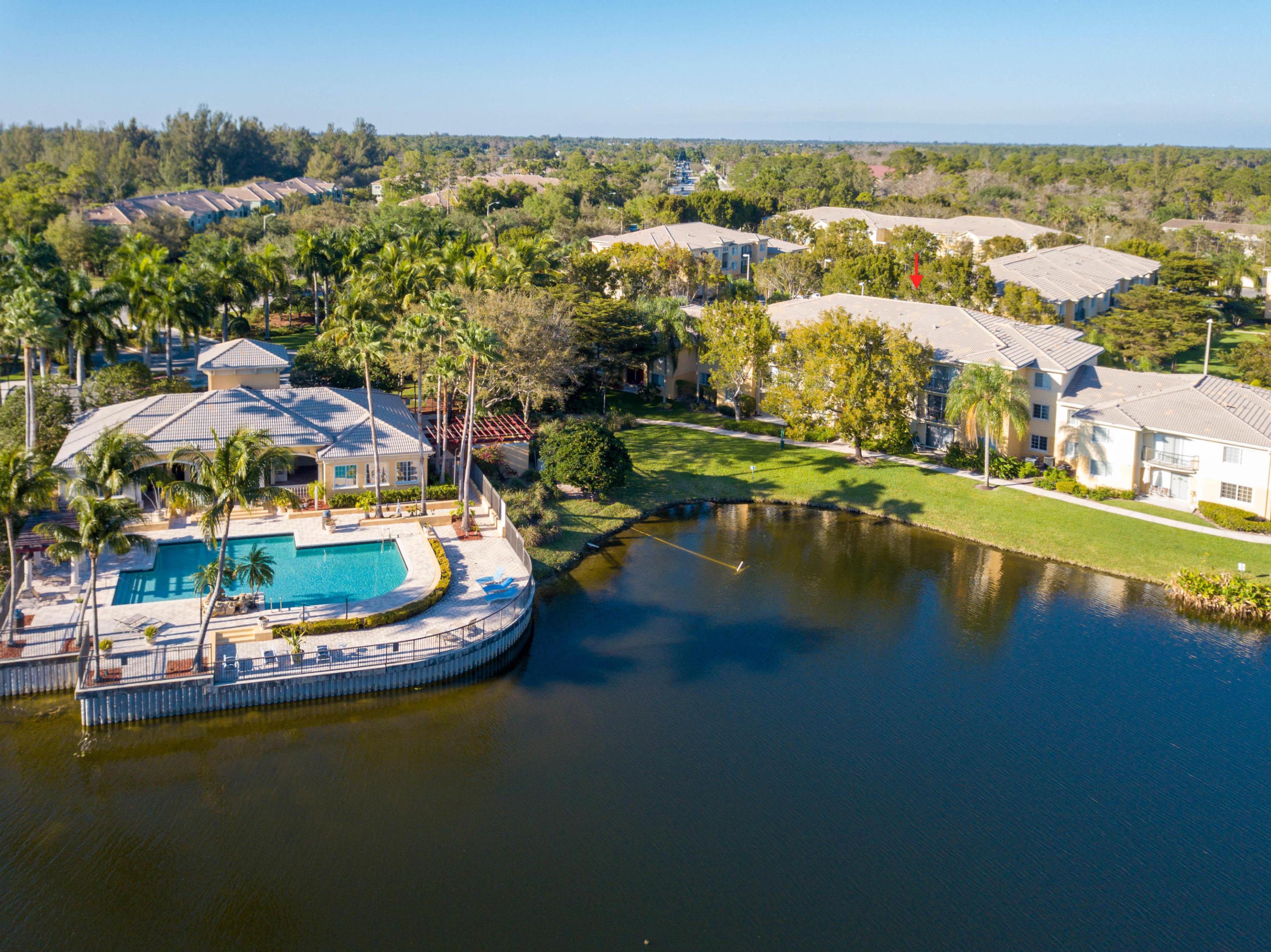 100 Crestwood #108, Royal Palm Beach FL 33411