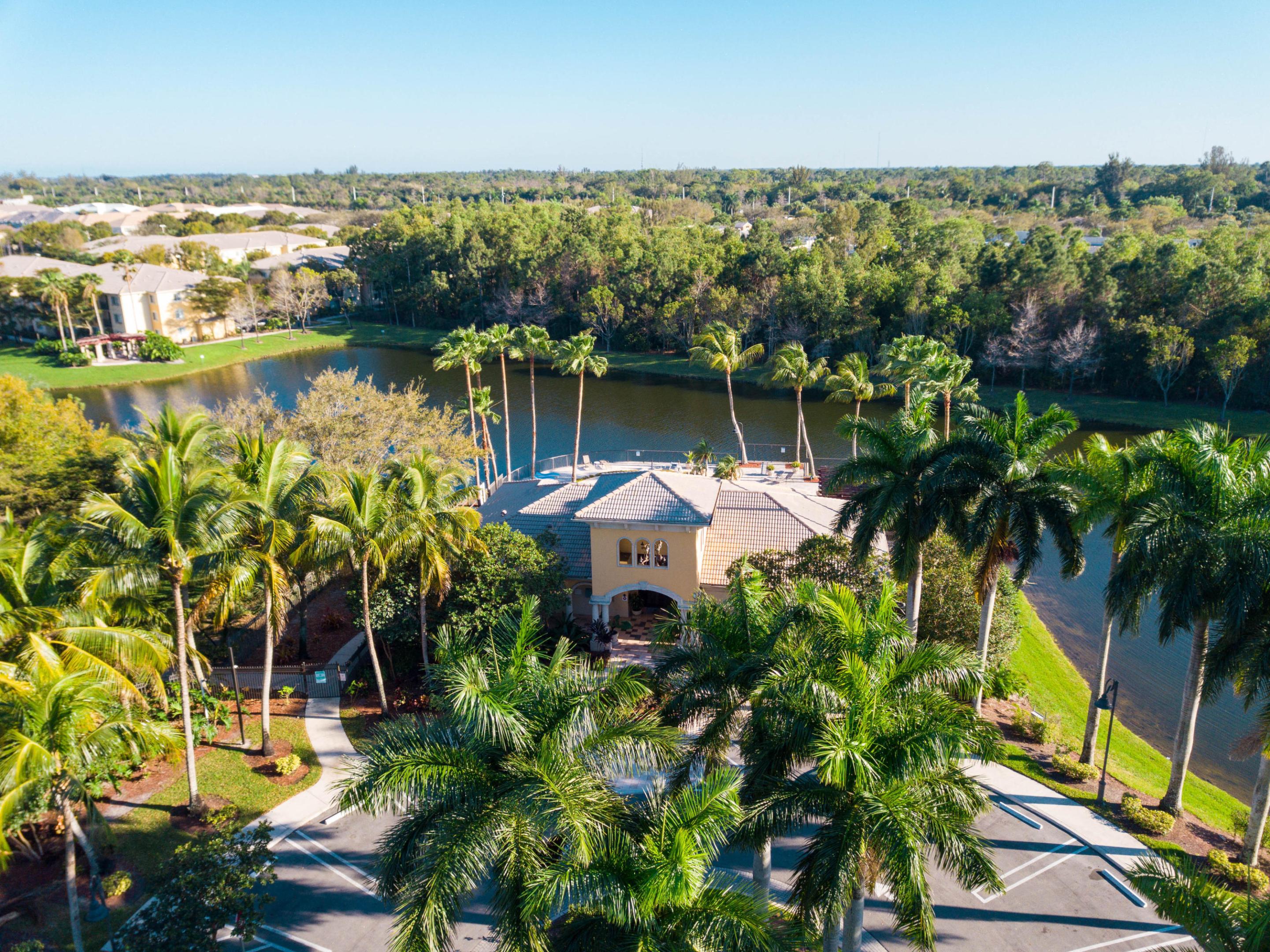 100 Crestwood #108, Royal Palm Beach FL 33411