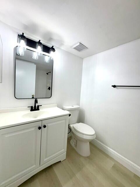 100 Crestwood #108, Royal Palm Beach FL 33411