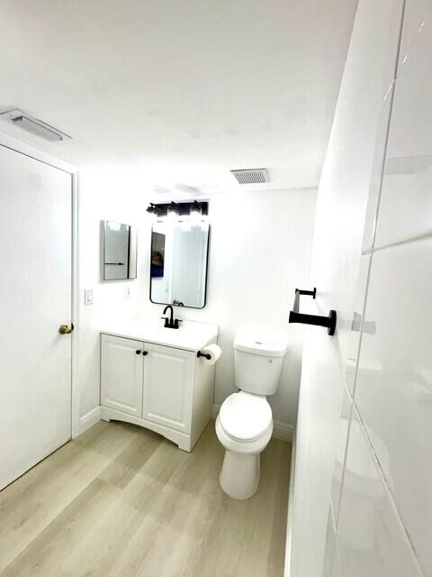 100 Crestwood #108, Royal Palm Beach FL 33411
