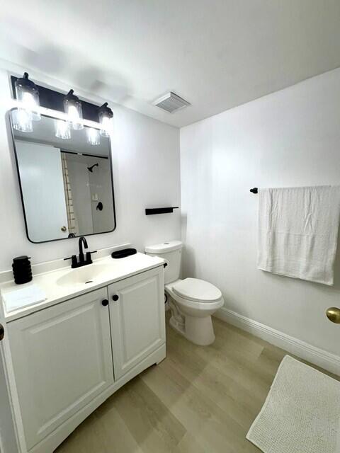 100 Crestwood #108, Royal Palm Beach FL 33411