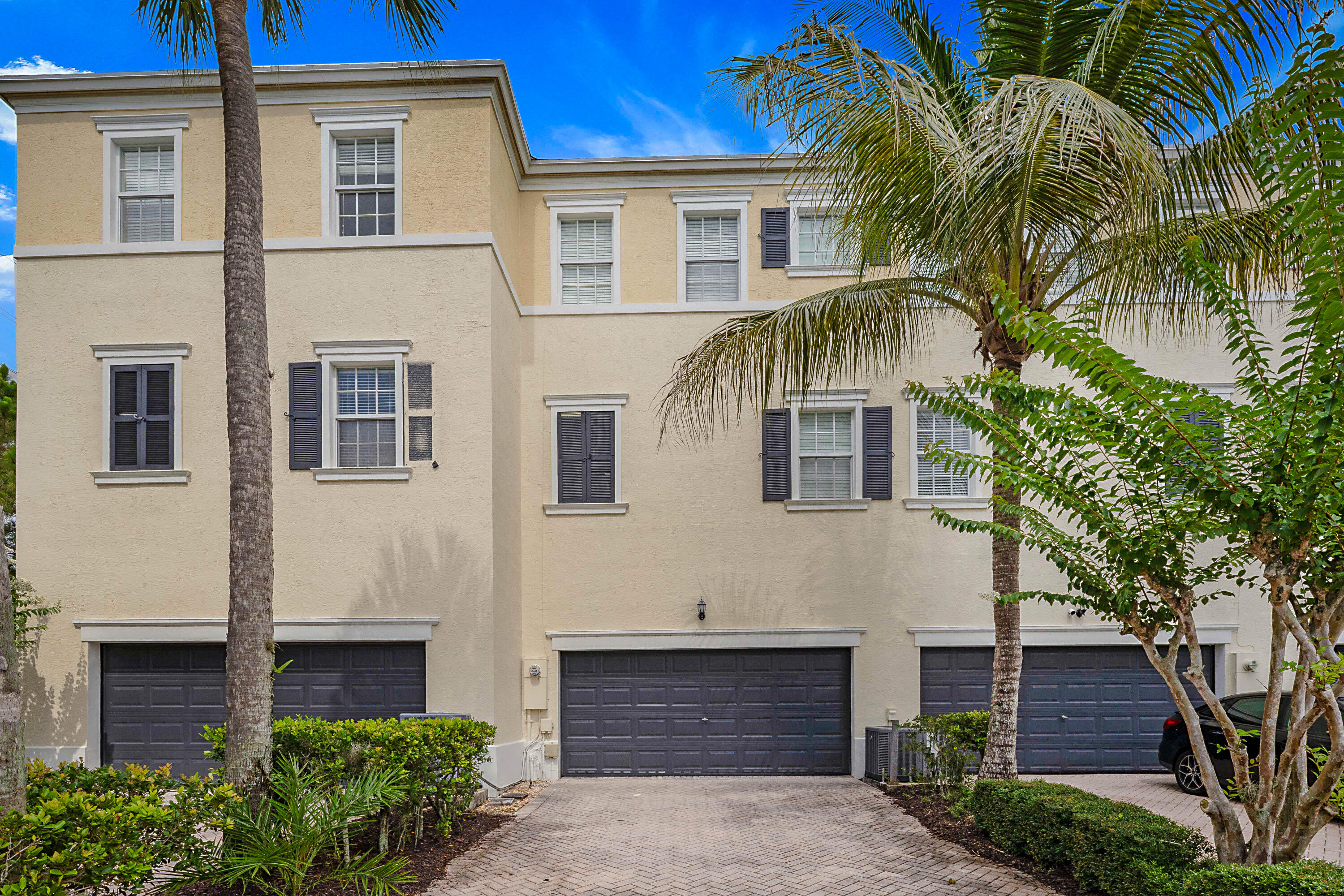 241 E Thatch Palm, Jupiter FL 33458