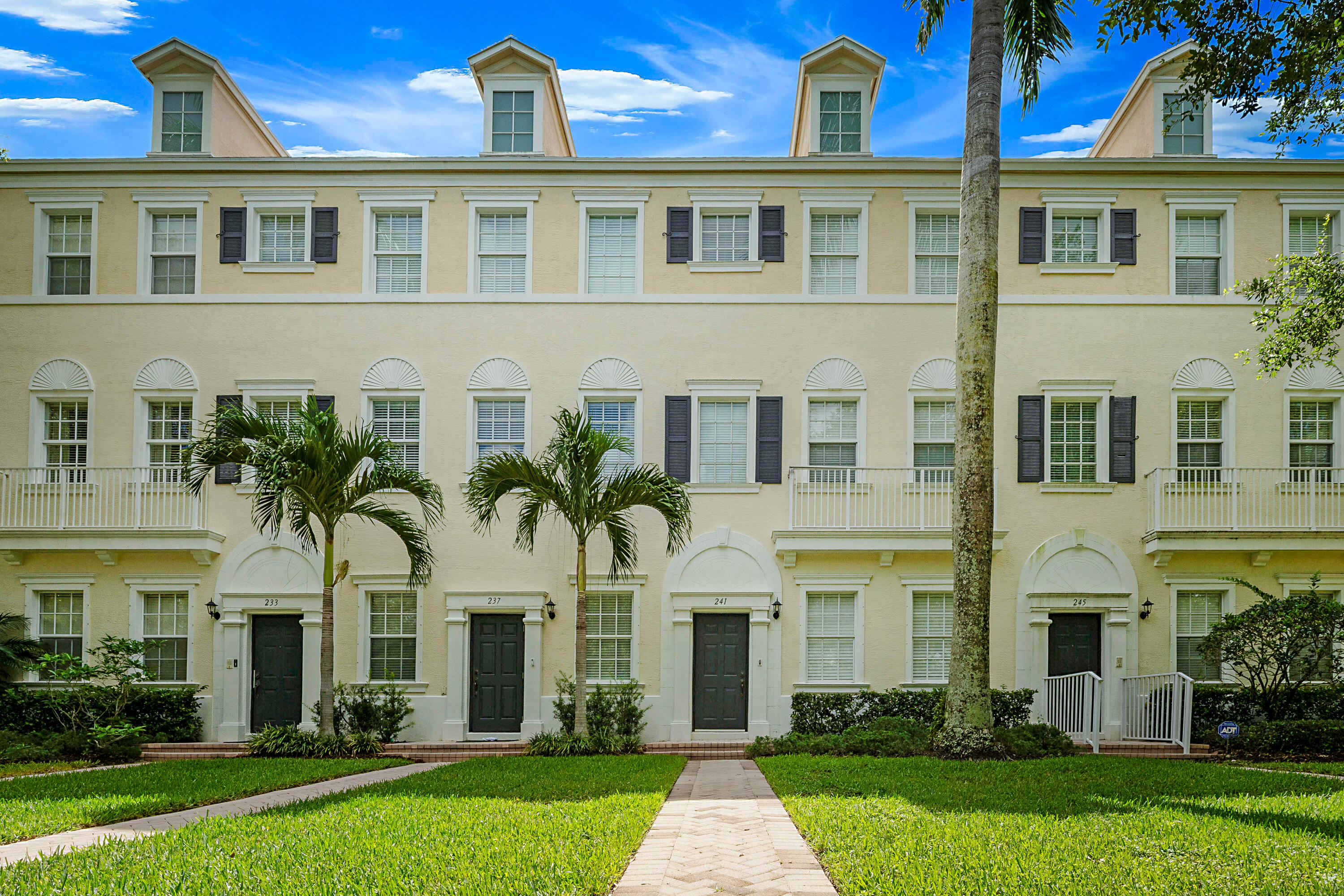 241 E Thatch Palm, Jupiter FL 33458