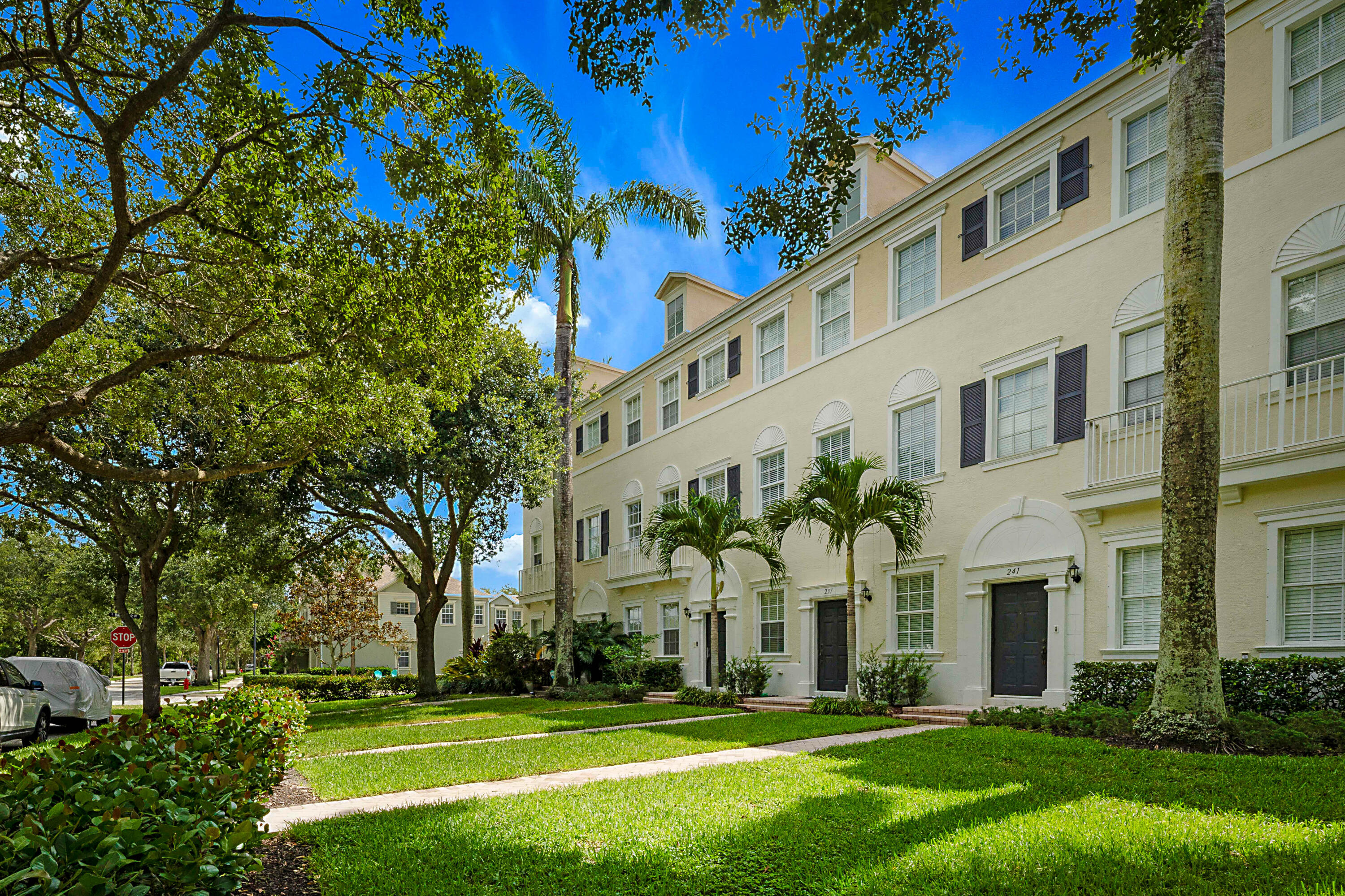 241 E Thatch Palm, Jupiter FL 33458