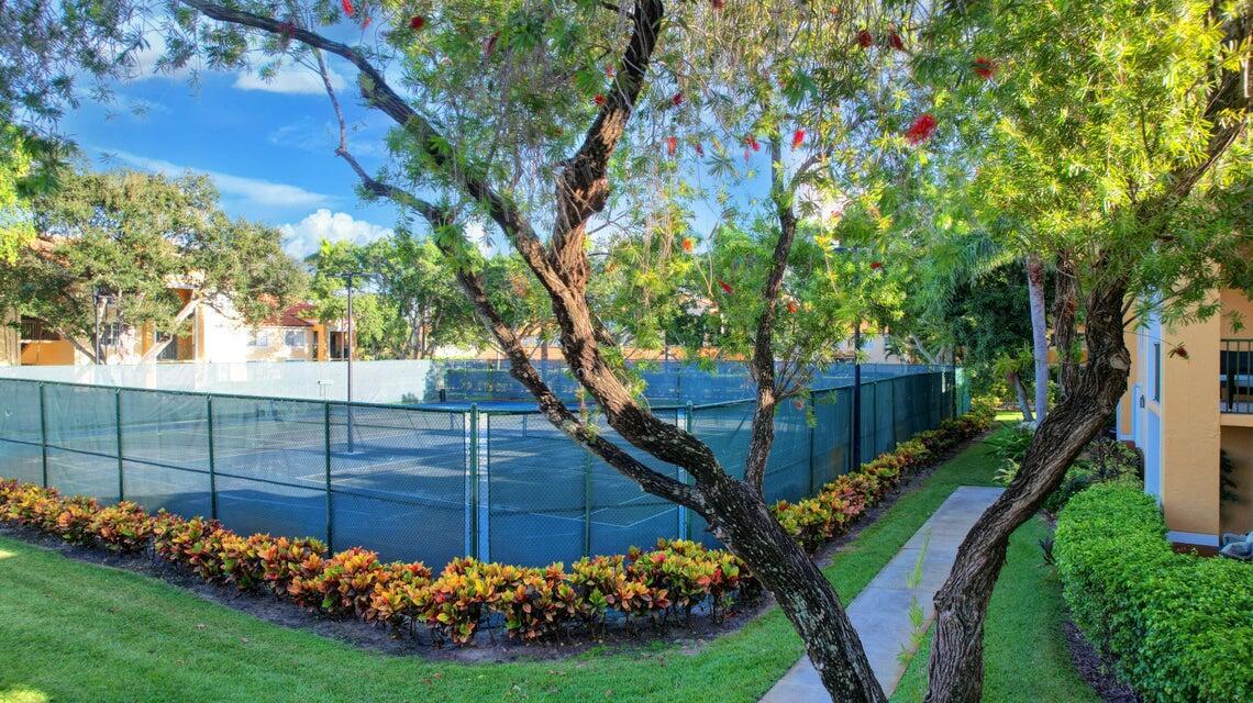 107 Yacht Club #208, Hypoluxo FL 33462