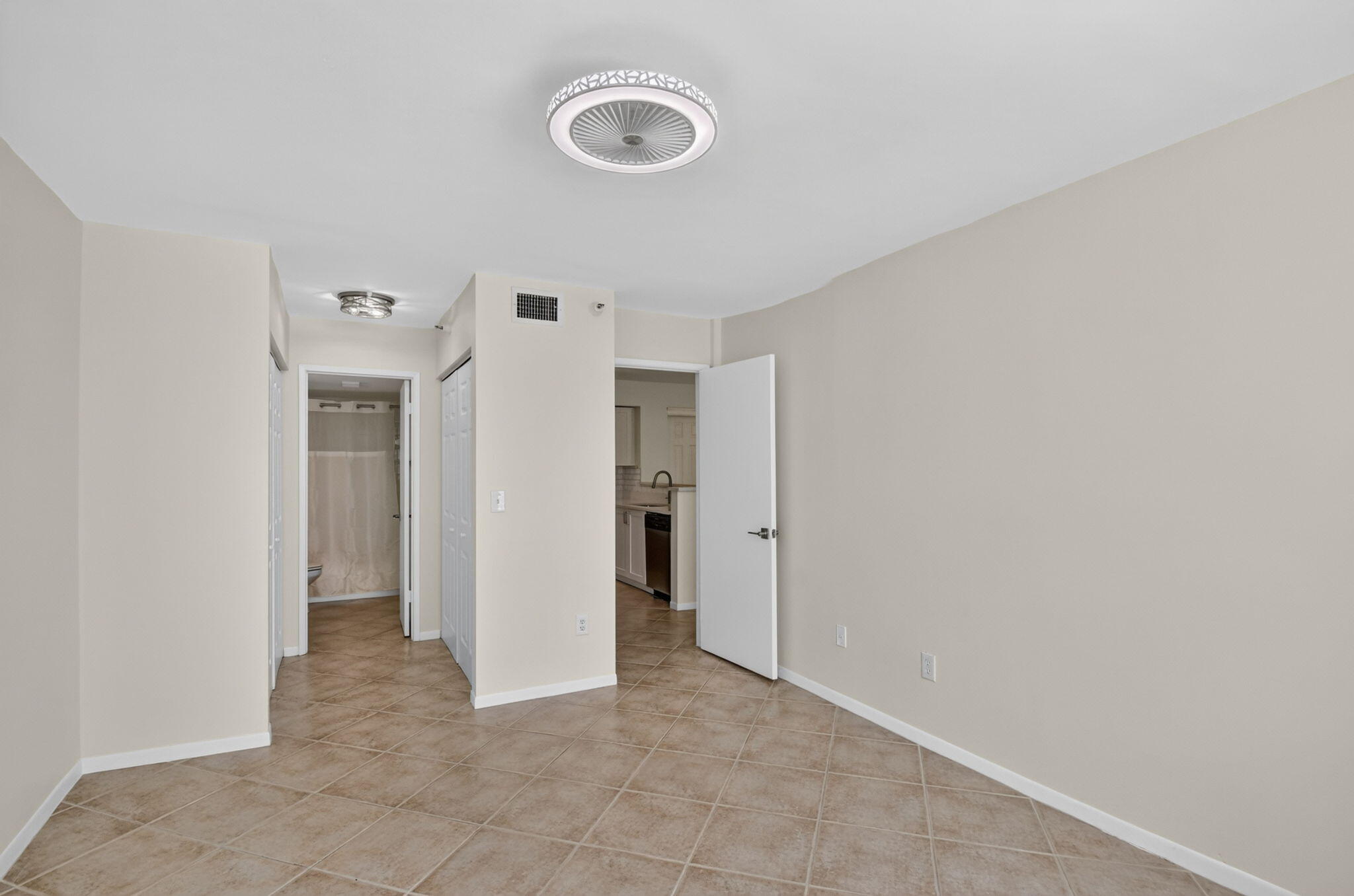 107 Yacht Club #208, Hypoluxo FL 33462