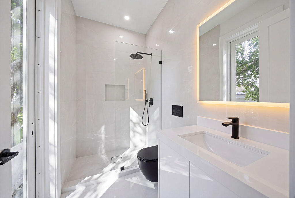 2611 Clematis, Fort Lauderdale FL 33301
