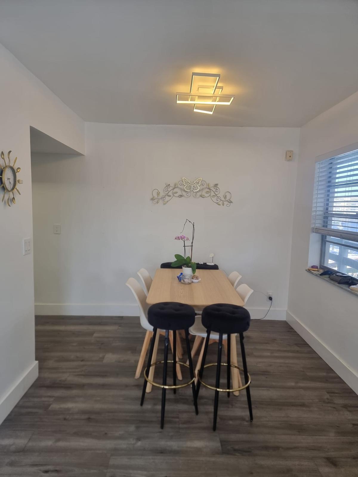2100 Diana #310, Hallandale Beach FL 33009